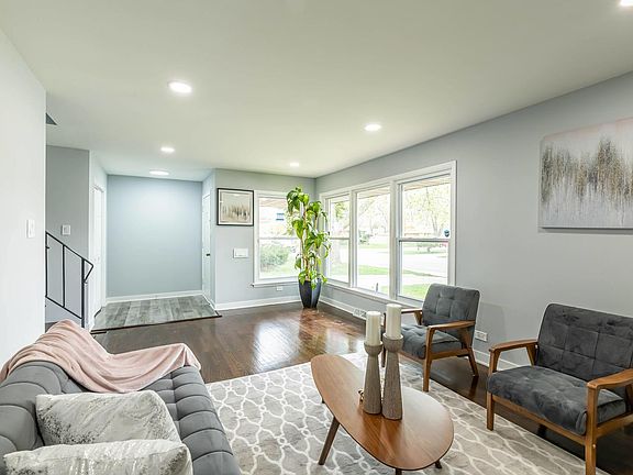 5th image of 1018 E 159th Pl