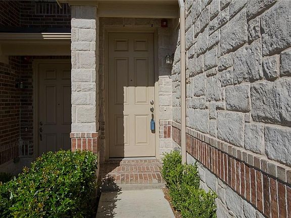 3rd image of 2630 Jackson Dr