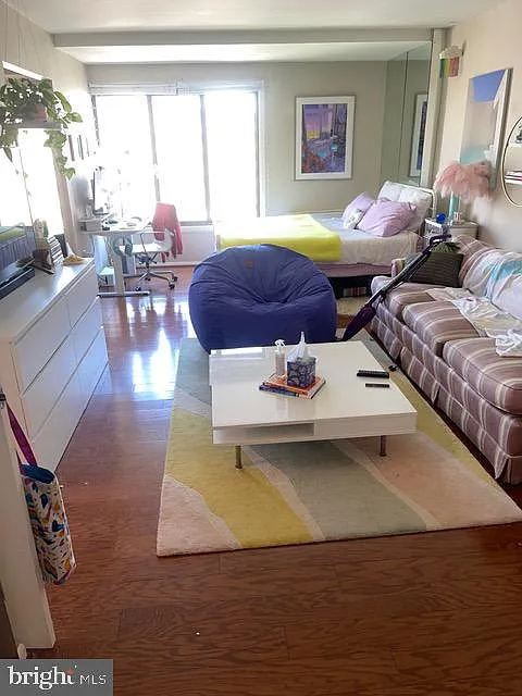 Studio, 1.0 bath, 421 sqft, $1,800 — Photo 2