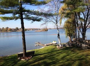 2647 Silverside Rd, Waterford, MI 48328