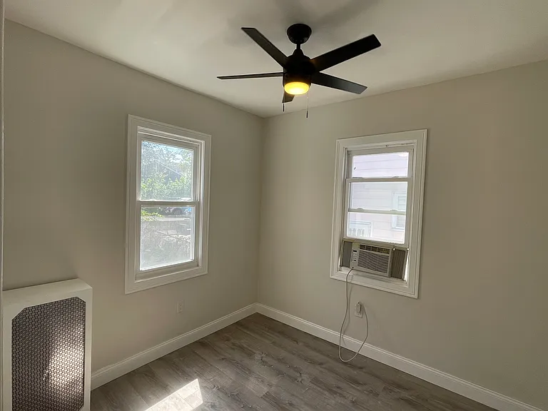 17 Conover Ave #2R — Photo 11