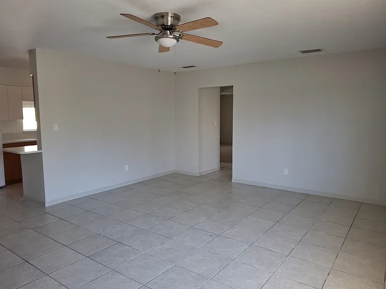 1460 E Bay Dr #7 — Photo 4