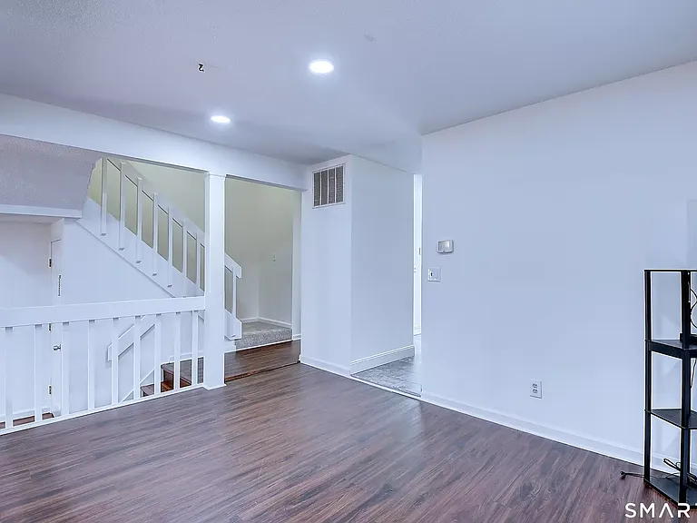 1308 Mill Pond Dr — Photo 9