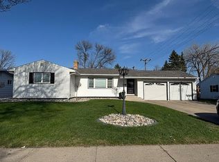 2109 Chestnut St, Grand Forks, ND 58201