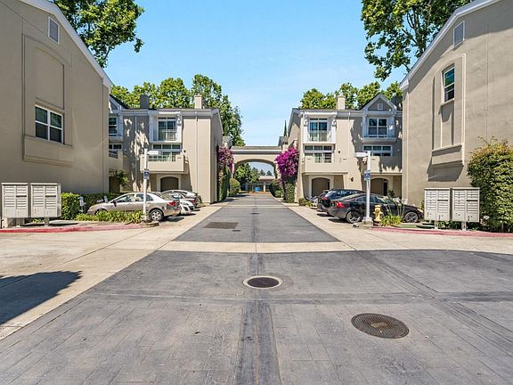 2nd image of 358 Dunsmuir Ter Unit 3