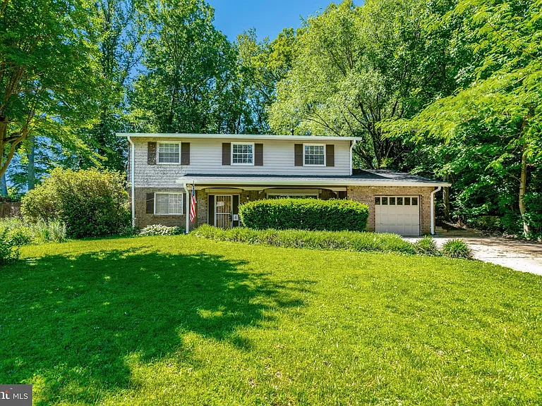 8527 Parliament Dr — Photo 1