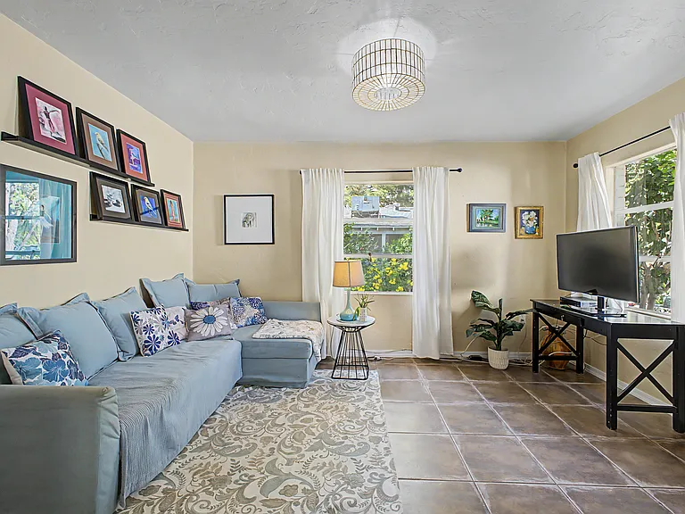 335 W Georgia Ave — Photo 6