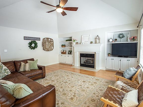 3rd image of 205 Hudders Creek Way