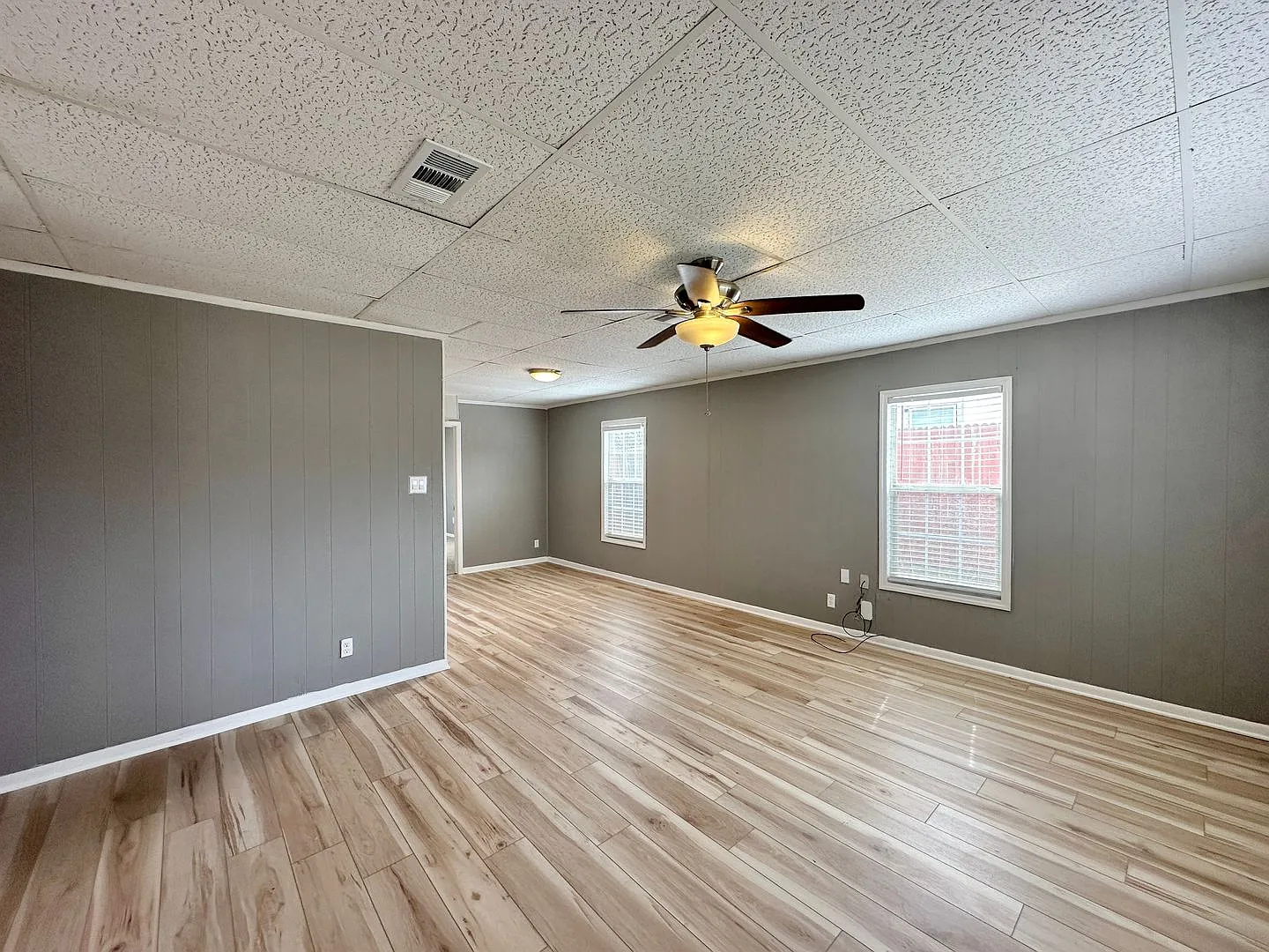 Viewable October 1st! Pets Accepted! — Photo 4