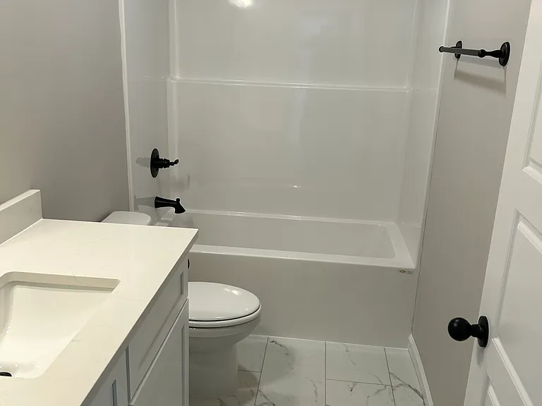 1104 Brook Ct — Photo 8