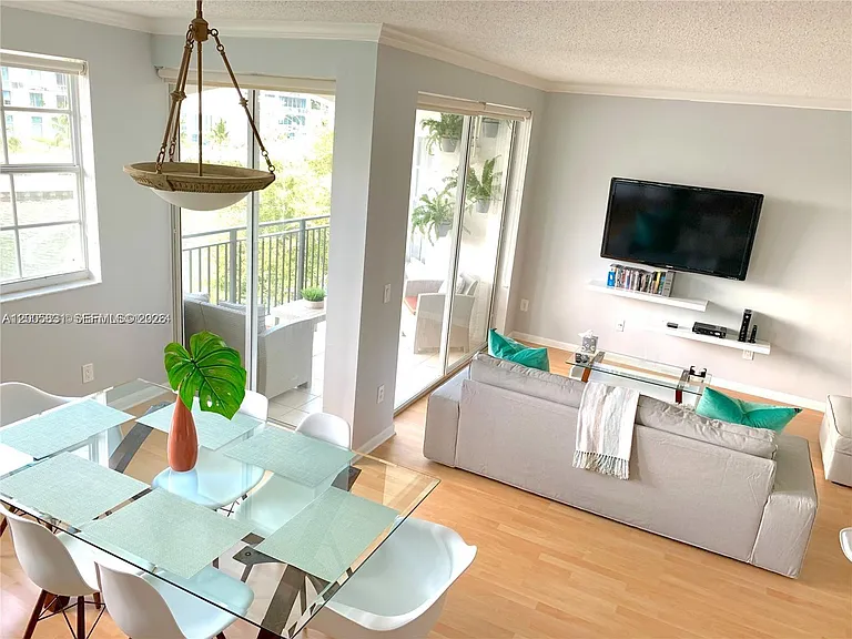 3245 NE 184th St #13403 — Photo 4