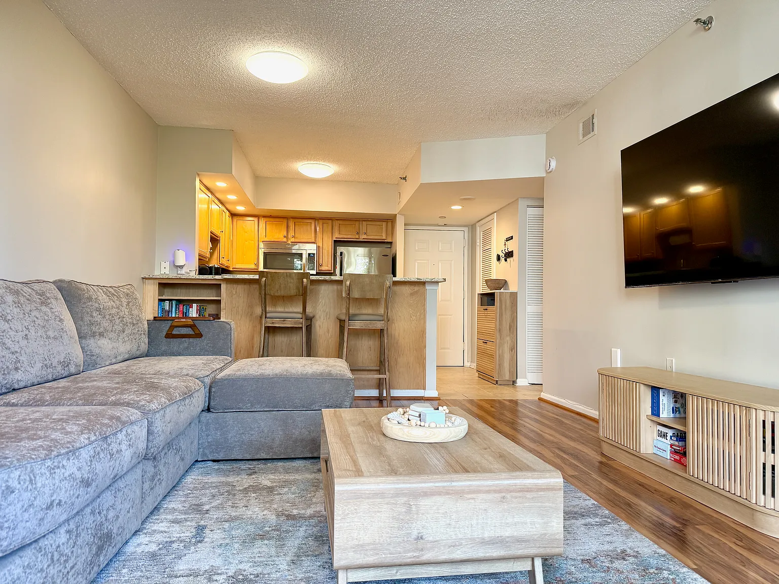 1 bed, 634 sqft, $3,250 — Photo 3