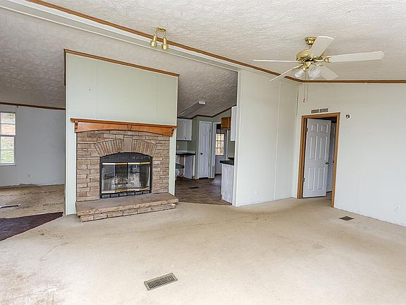 5th image of 128 Fox Farm Trl SE