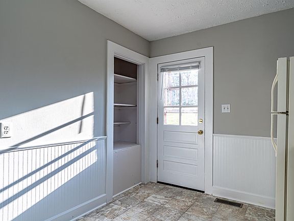5th image of 161 Lyons Dr