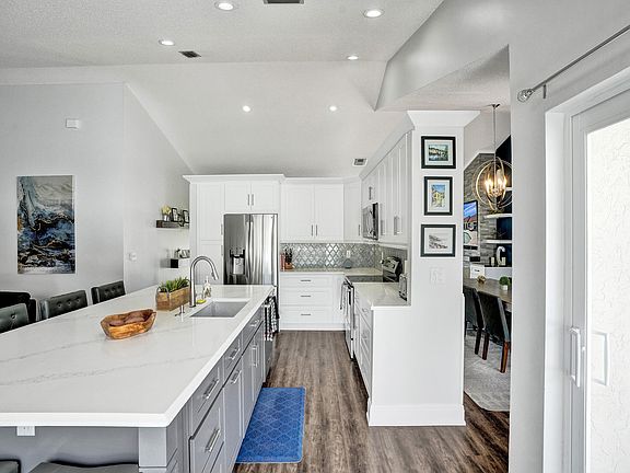 5th image of 5780 Sun Pointe Circle