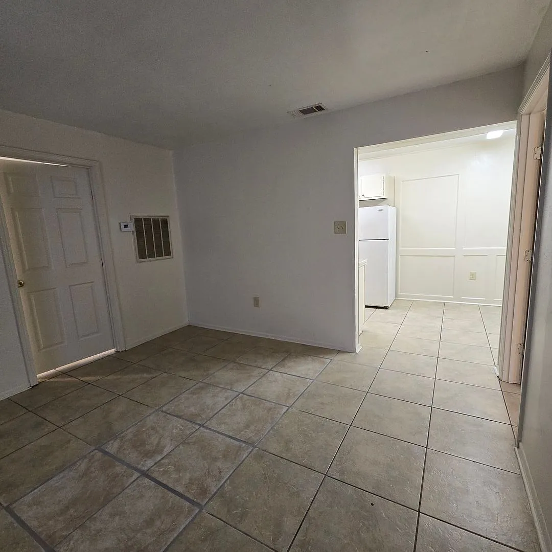 8556 Leake Ave — Photo 4