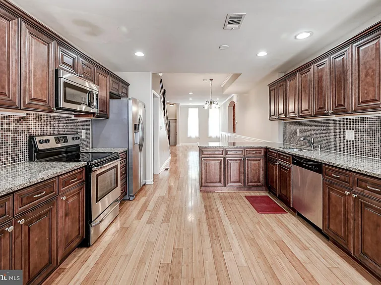 2103 E Madison St — Photo 7