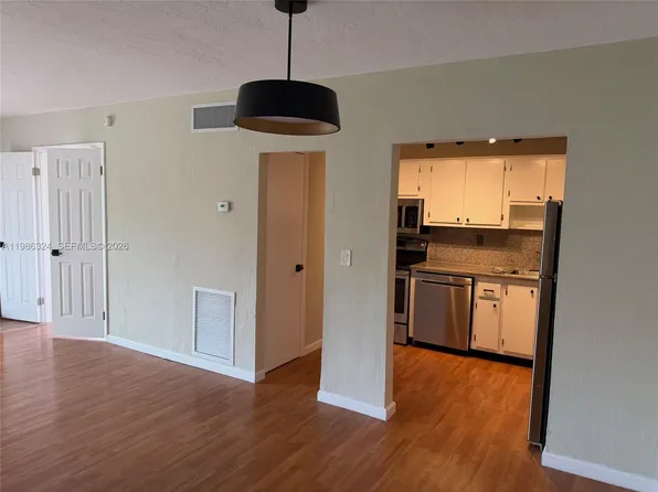 2640 NE 135th St, North Miami, FL