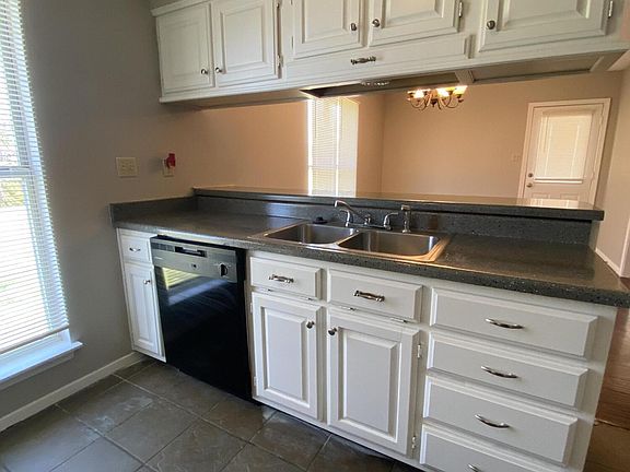 3rd image of 4238 Highgate Dr