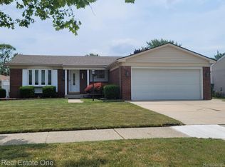 13377 Karl St, Southgate, MI 48195