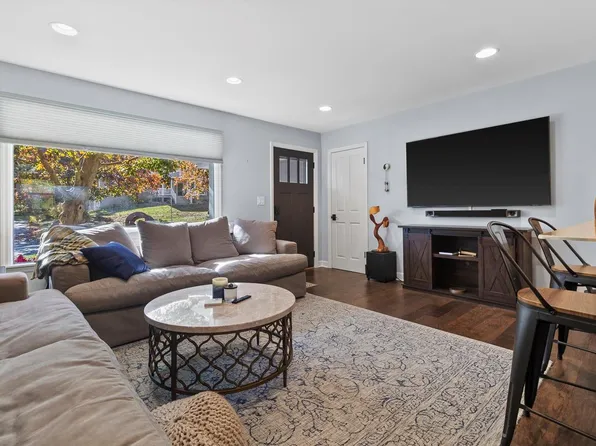 1515 Miller ROAD, Lake Geneva, WI 53147