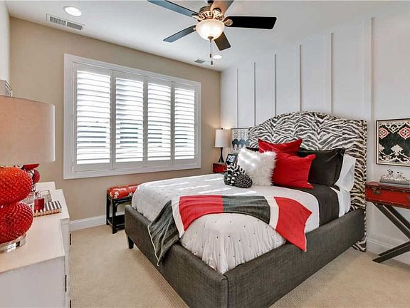 5th image of 16839 Lexington Ave #1