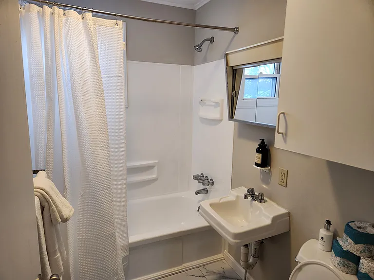 29 Odessa Ave #A — Photo 10