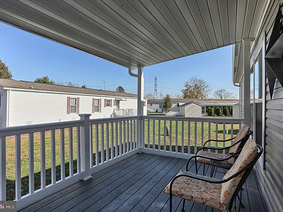 4th image of 36 Carol Ann Dr