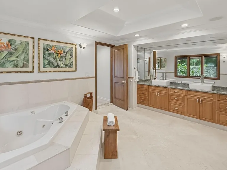221 Portlock Rd — Photo 10