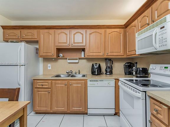 3rd image of 401 Lakeview Dr APT 105