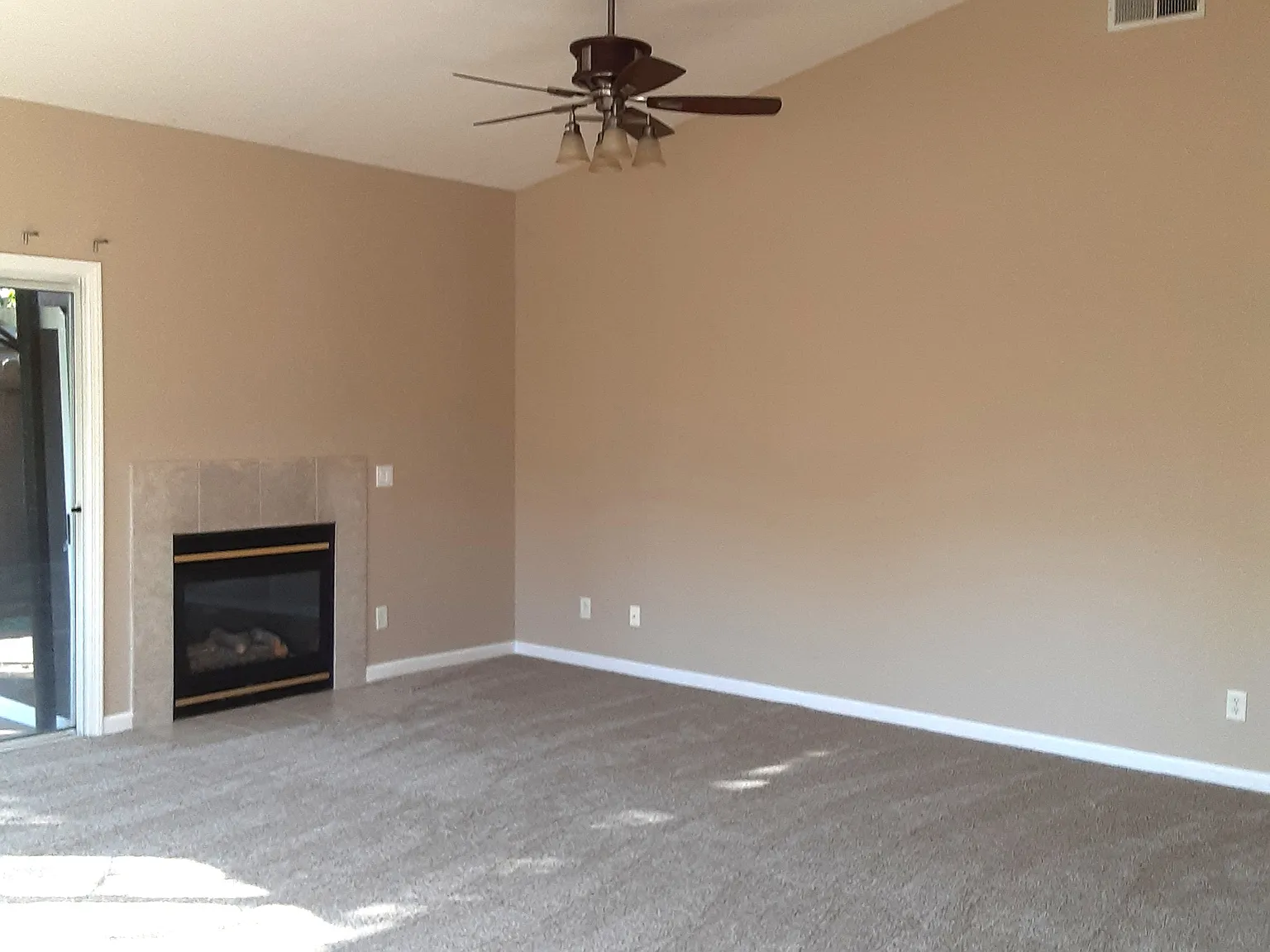 3 bed, 1328 sqft, $2,700 — Photo 3