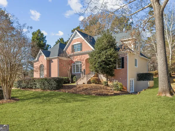 534 Emerald Lake Ln, Sugar Hill, GA 30518