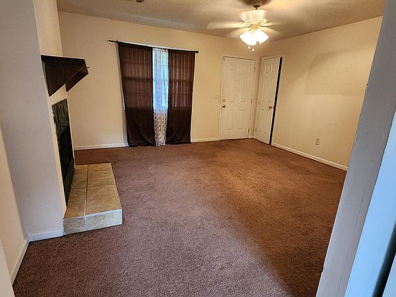2nd image of 3030 Mistletoe Avenue