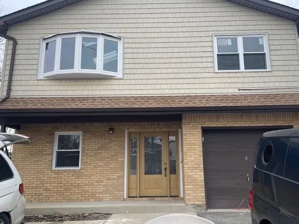 8 Deans Ln, Bayville, NY 11709