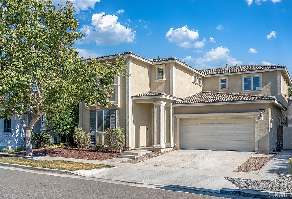 1st image of 3244 E Yellowstone Dr