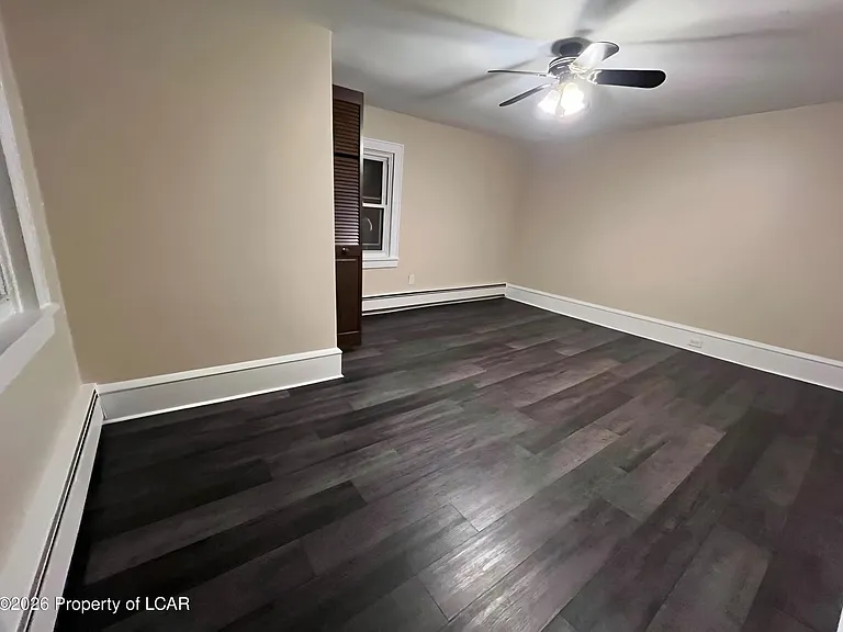 260 E Grove St — Photo 28