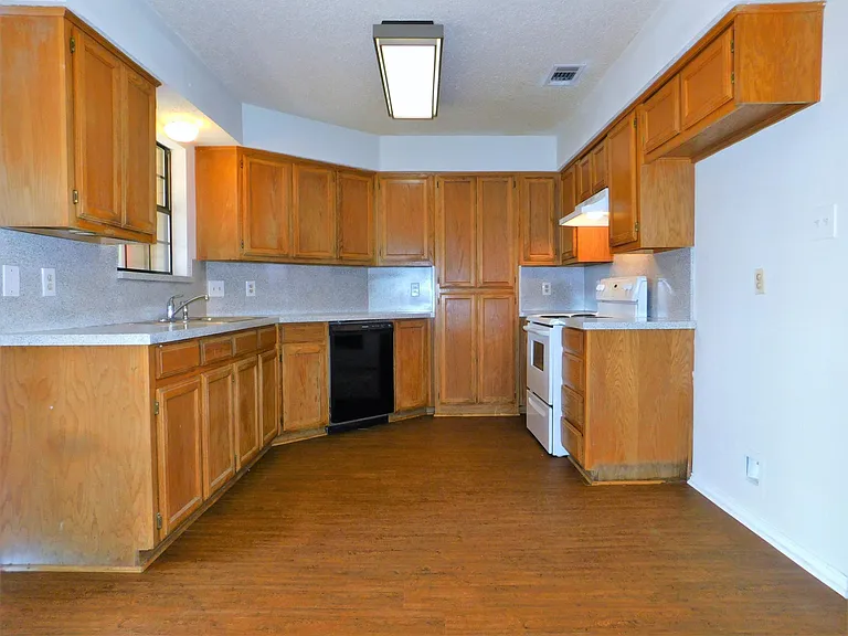 3008 Anysa Ln — Photo 8