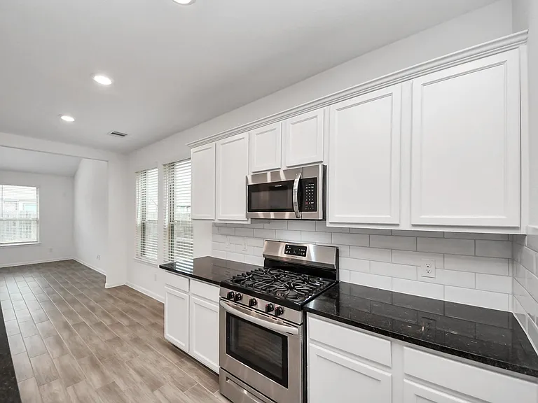 7214 Cordgrass Prairie Ln — Photo 8