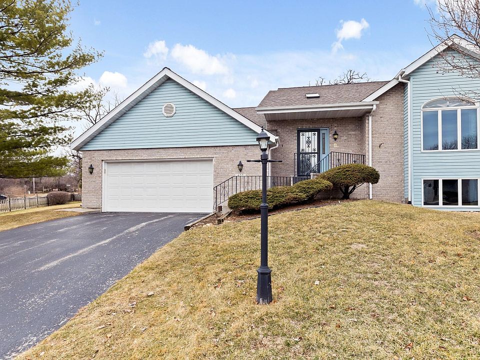 1st image of 422 Village Wood Ln #4
