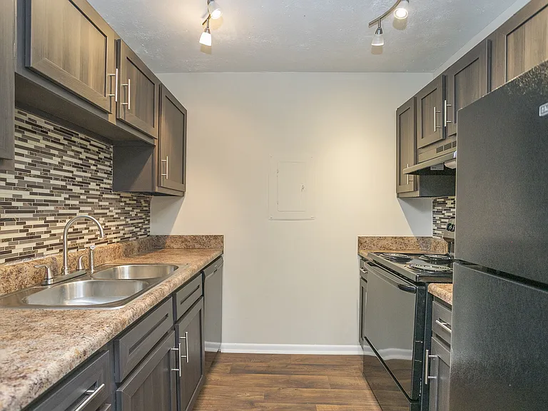 Candlewood Apartment Homes — Photo 11