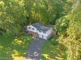 203 Lake Front Dr, Akron, OH 44319