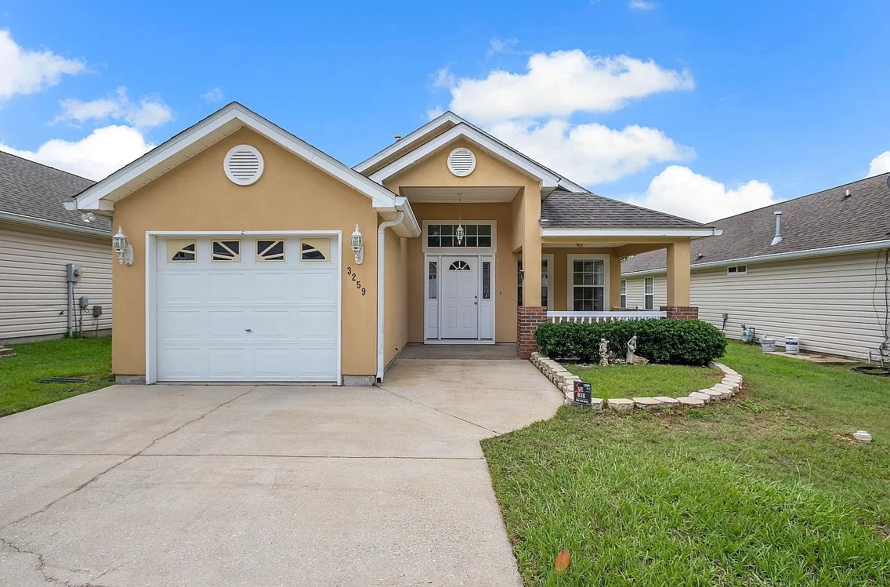 3 bed, 1297 sqft, $2,000 — Photo 1