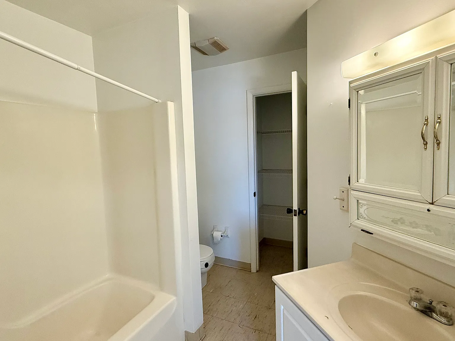527 Broad Ave — Photo 4