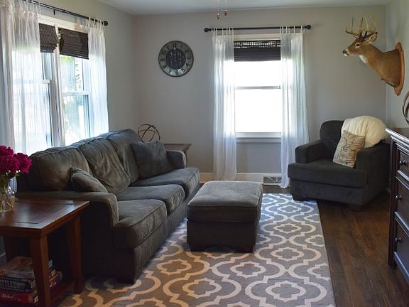 3rd image of 517 Sunset Dr