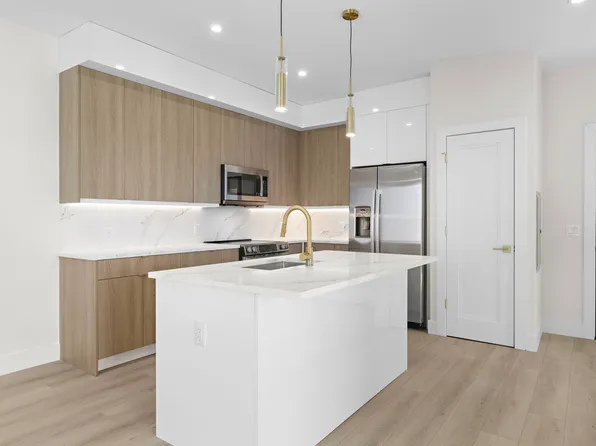 4525 Bergenwood Avenue image 4 of 74