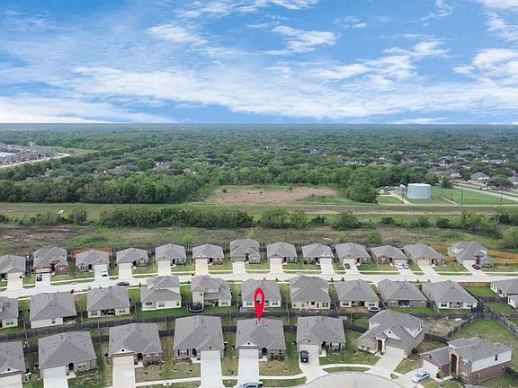 4th image of 2214 Welborn Dr