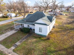 20 E 10th St, Grove, OK 74344