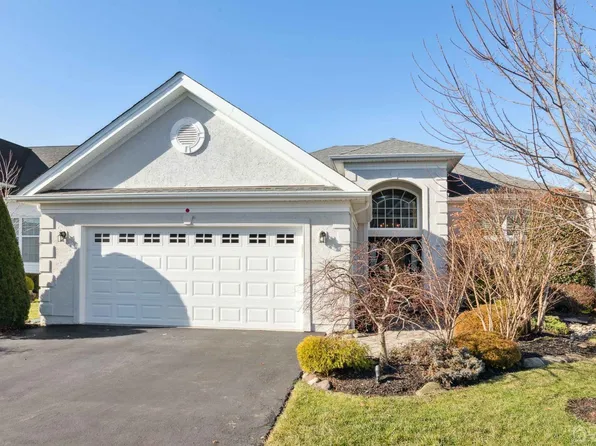 73 Riviera Dr, Monroe Township, NJ 08831