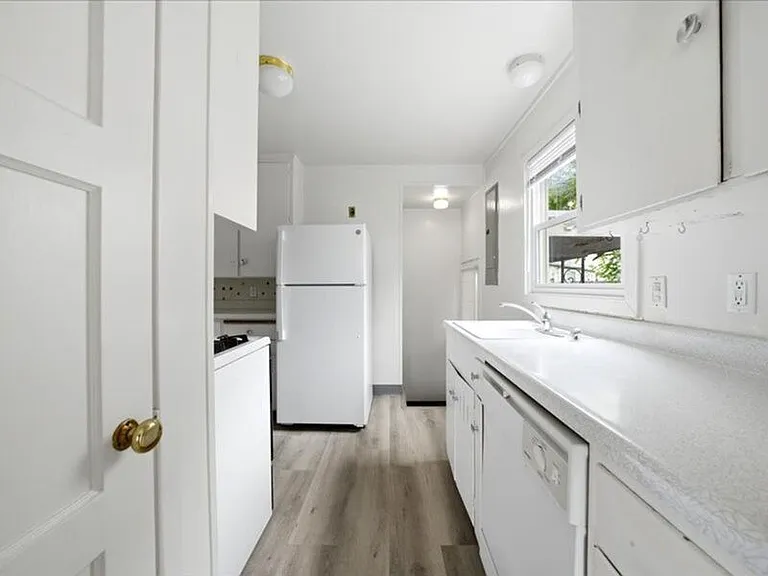 1347 Thayer Dr — Photo 13