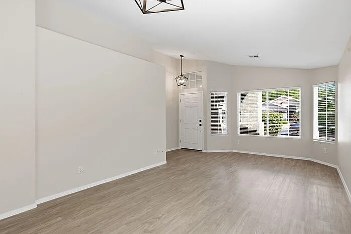 3 bed, 2.0 bath, 1478 sqft, $2,150 — Photo 4